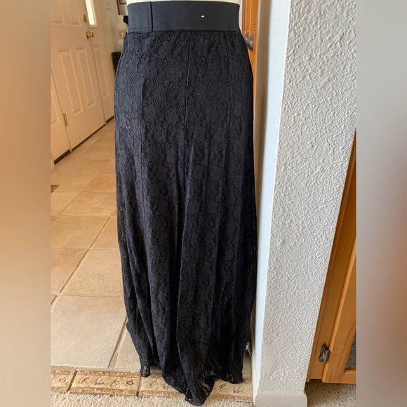 Closet clean out sale! Casual/semi professional, long skirt in good condition - Picture 2 of 3